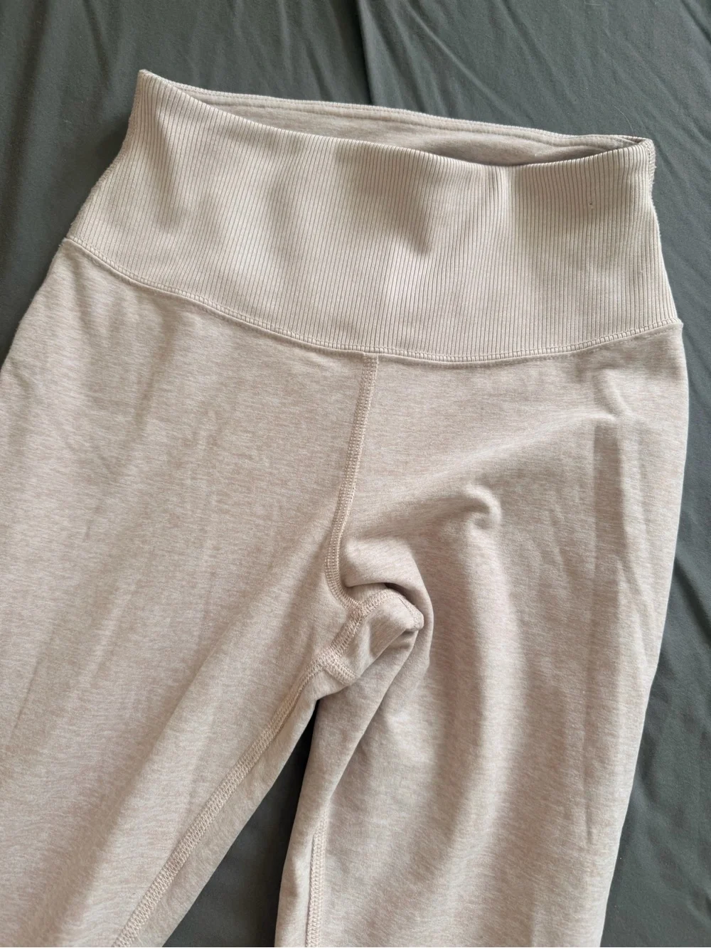ALO Yoga Light Beige Ribbed Leggings
